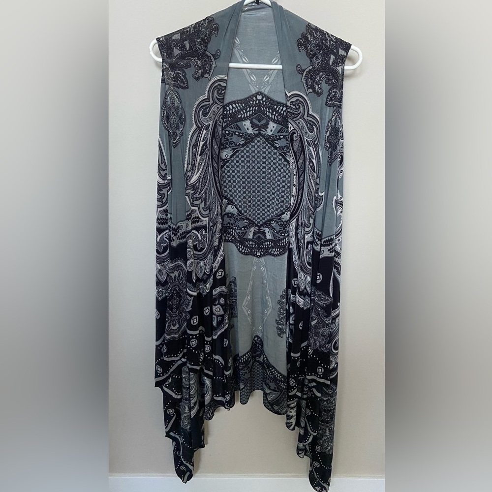 Elegant Black and Gray paisley pattern Vest
